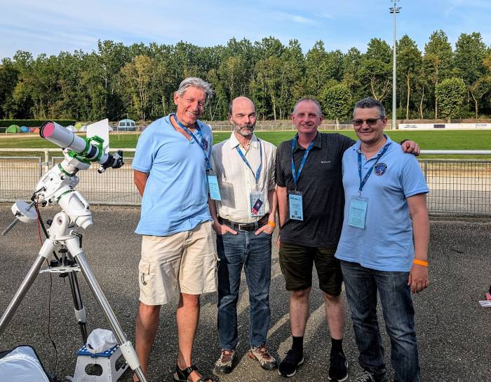Photo de groupe avec le président de SAF Roland Lehoucq