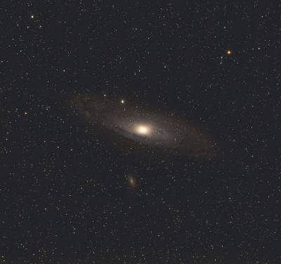 La Galaxie d'Andromède - M31 - Acquisition :  Caméra ASI 533MC sur un téléobjectif Samyang 135. Empilement de 869 images de 5 secondes via le logiciel SharpCap Pro.